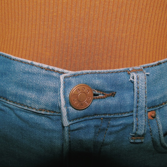 BDG Denim High Waisted Shorts: Size 27 - Picture 2 of 3